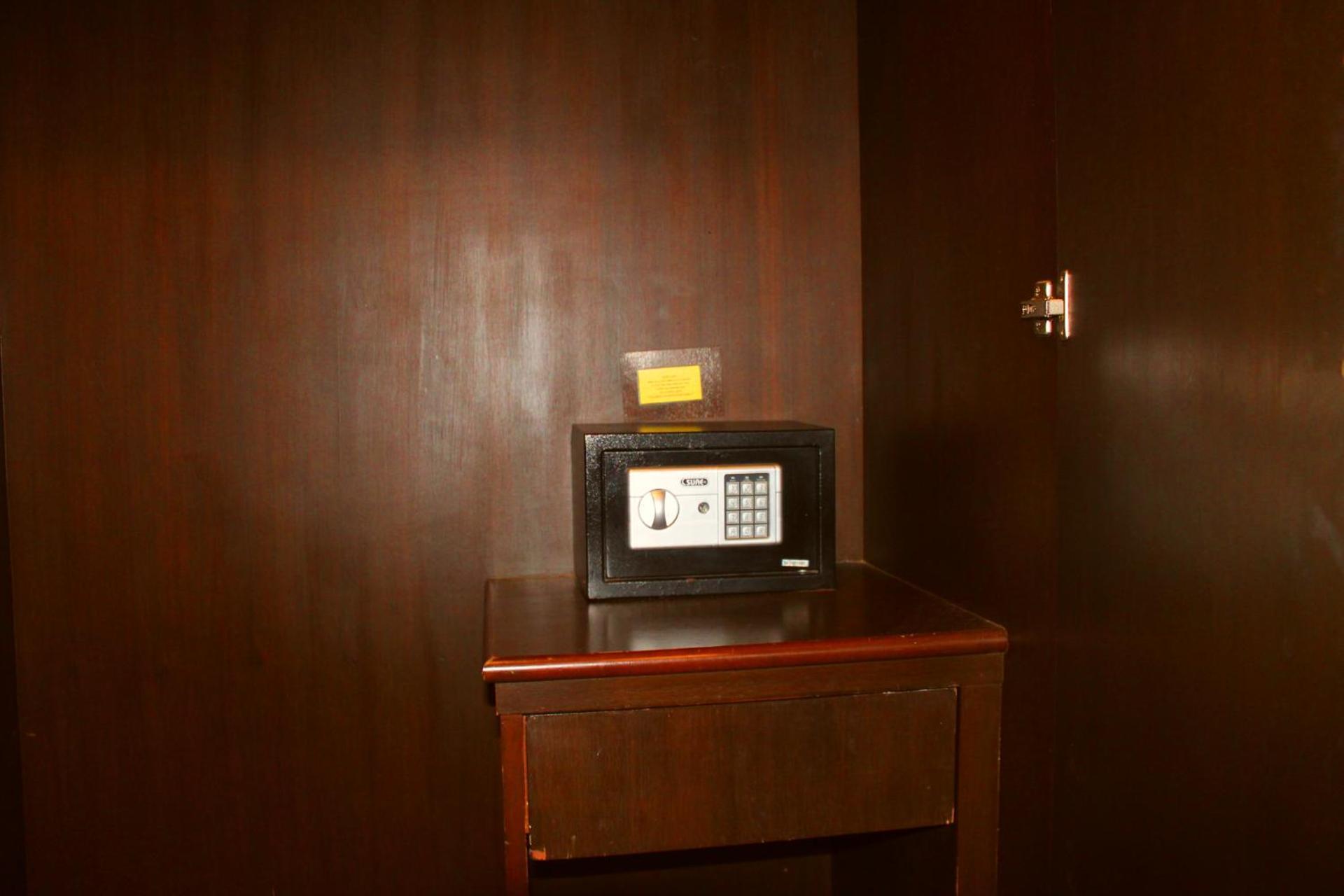 Hollywood Inn Hotel Patong Luaran gambar